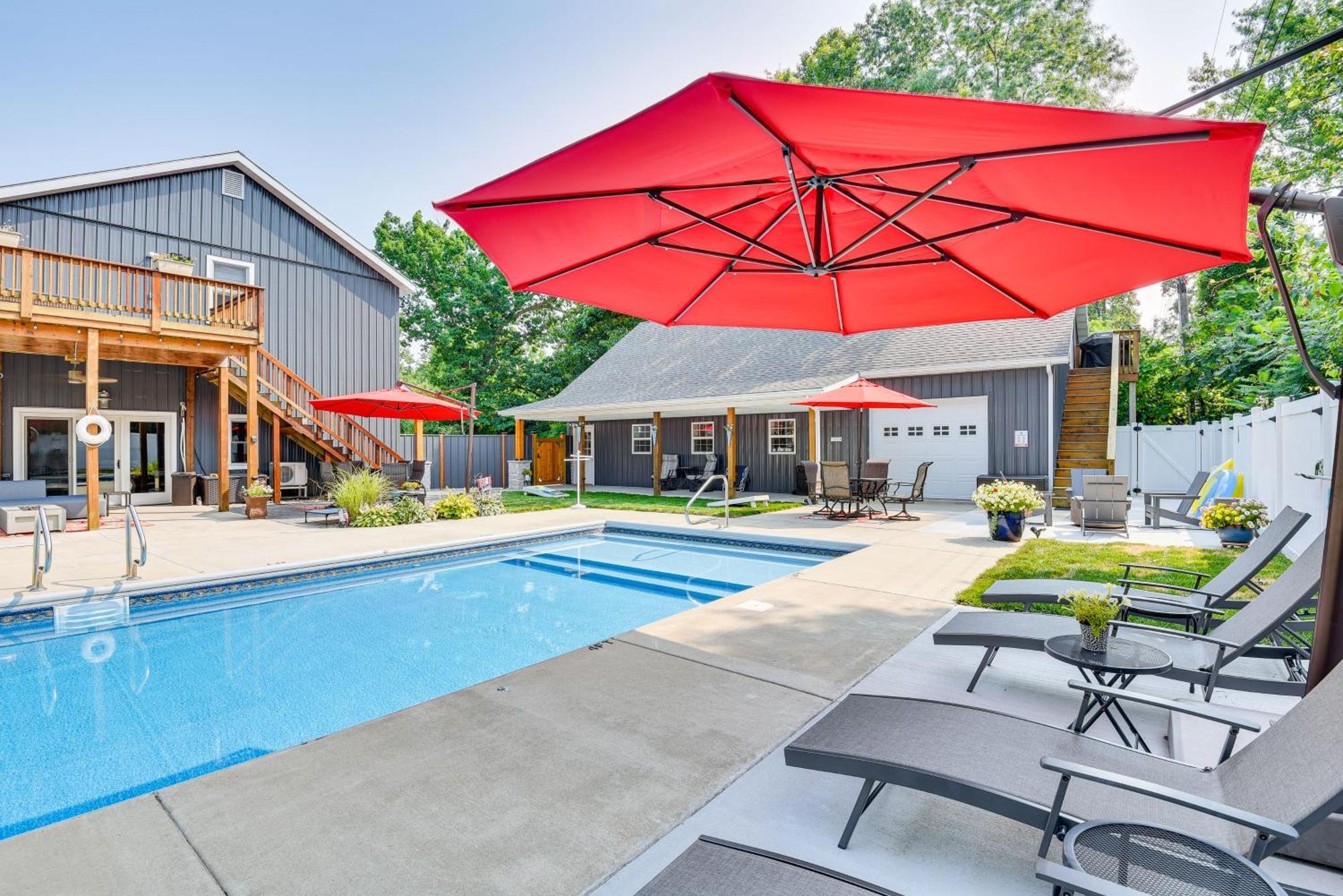 Benton Harbor Apt With Balcony And Shared Fire Pit Bagian luar foto